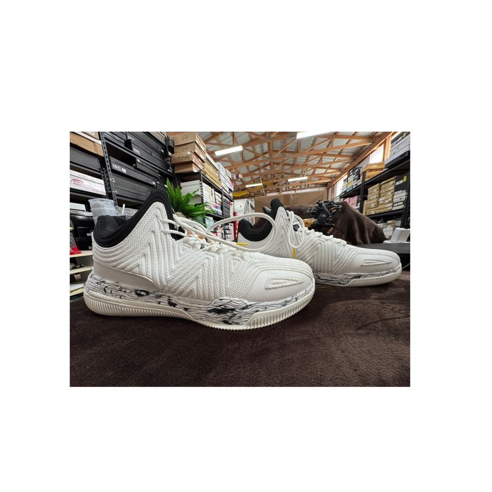 Crossover Culture Mens White and Black Athletic Shoes